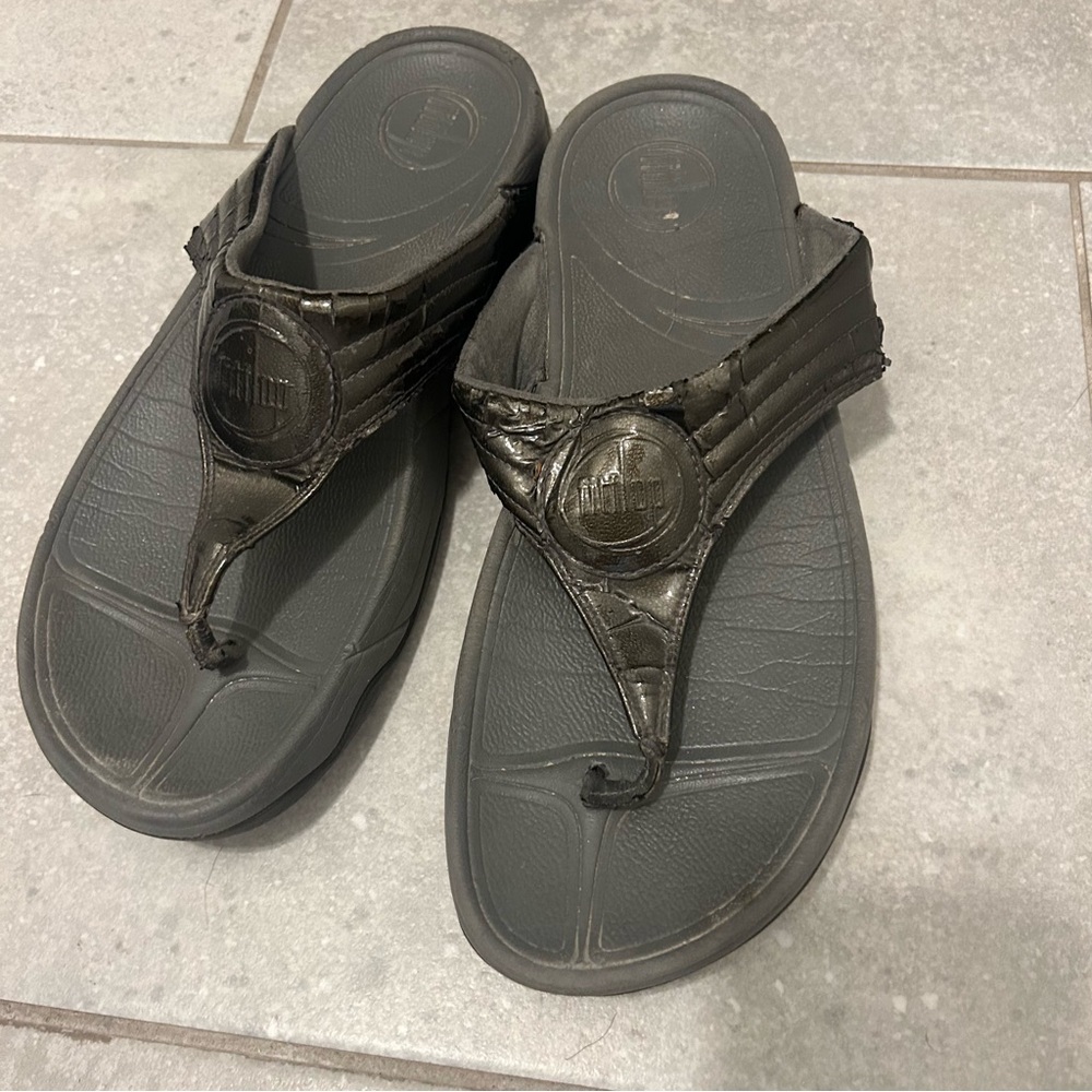 women well worn grey fit flop Sandals